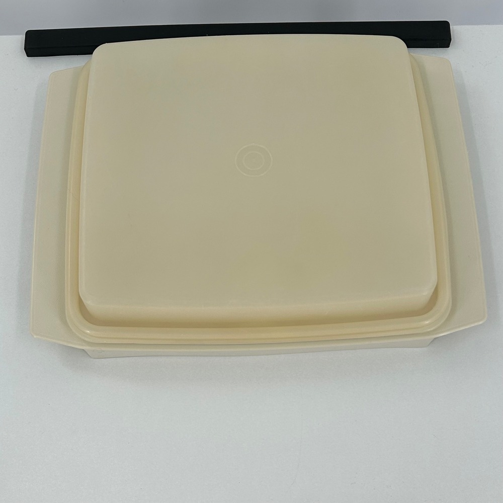 Vintage Tupperware Divided Serving‎ Tray with Lid Almond Cream Rectangular 723-2